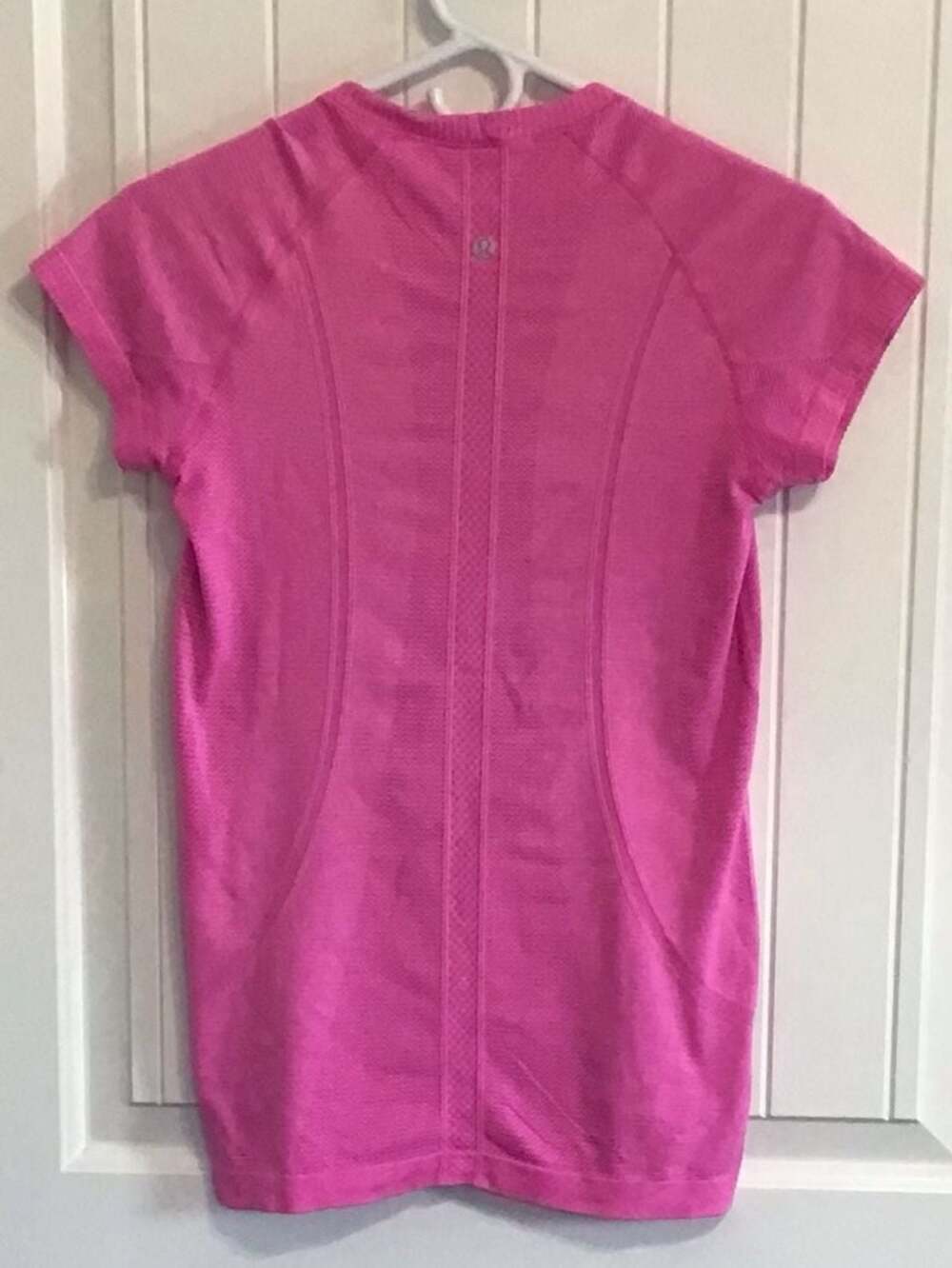 Lululemon Swiftly Tech Short Sleeve Shirt in Pink size 6 Athletic Active - Picture 2 of 9